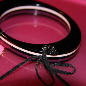 BETSEY JOHNSON LUCITE OVAL PINK BLACK BRACELET NWT